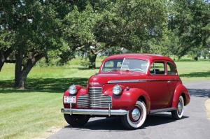 1940 Chevrolet Special DeLuxe 2-Door Town Sedan